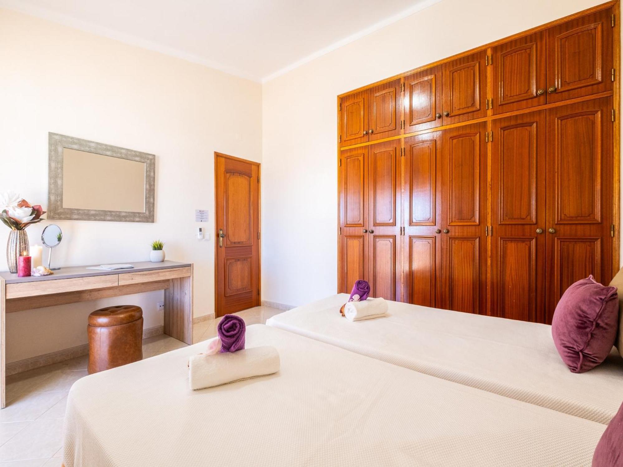 Villa Charming W Private Pool, Wi-fi, A C, Bbq Albufeira